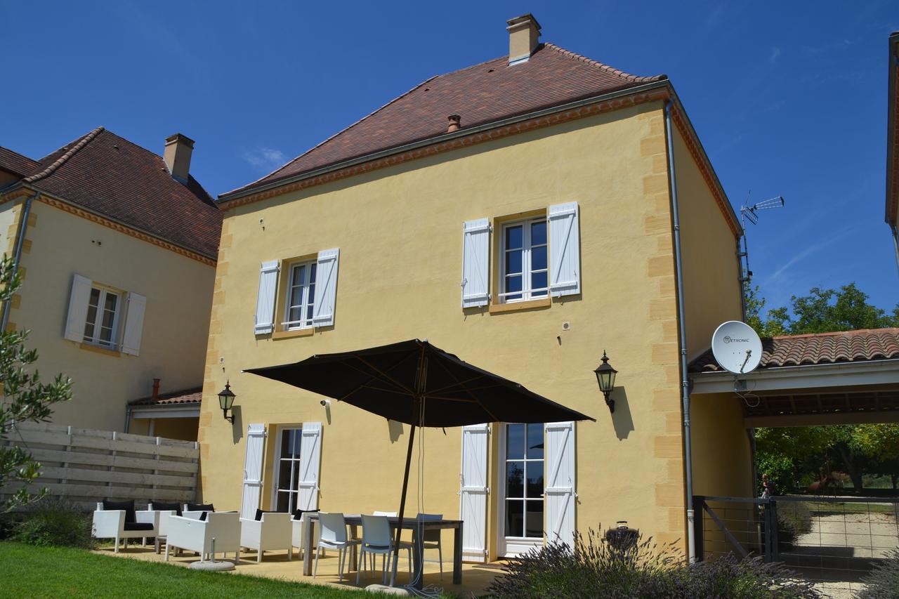 Château Les Merles et ses Villas Mouleydier Exterior foto